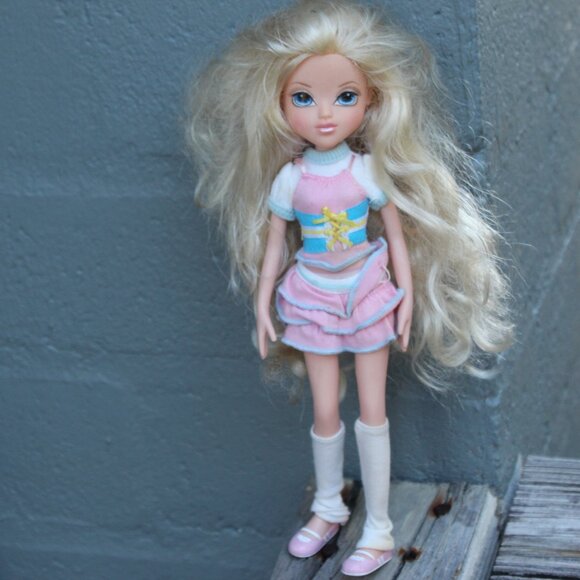 Moxie Girlz  blonde doll dressed pink MGA 2009 Avery silly monkey girl - Picture 3 of 6